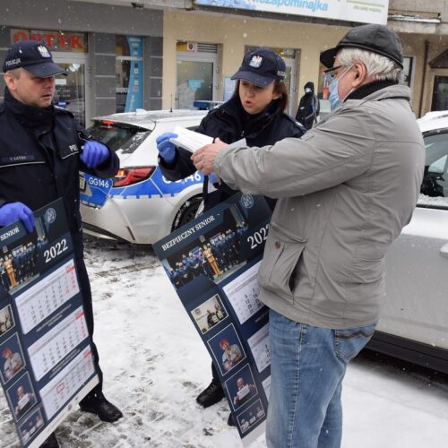 Akcja krakowskich policjantów z okazji Dnia Babci i Dnia Dziadka