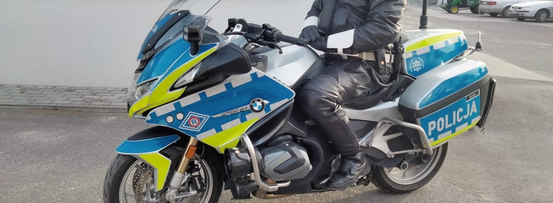 Policjanci krakowskiej drogówki otrzymali dwa nowe motocykle marki BMW